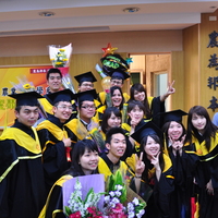 本系于101年6月9日下午假农业综合馆一楼农经大讲堂举办本系100学年度毕业典礼。