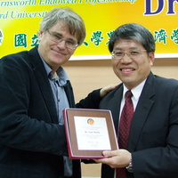 本系于三月二十日(周五)下午一时二十分,假农业综合馆一楼农经研讨室,邀请美国史丹福大学Helen Farnsworth 讲座教授及 Freeman Spogli Institute (FSI) 国际关系研究中心Shorenstein亚太研究中心粮食安全与环境计划资深院士与教授 Dr. Scott Rozelle ,就「Is China Running Out of Labor? Trends in Rural Labor Markets and Educational Challenges 」做专题演讲。