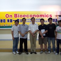 本系於十月二十日(週五)下午一時三十分,假農業綜合館一樓農經一教室,邀請中央研究院朱敬一院士,就「On Bioeconomics」做專題演講