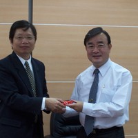 本系於十月十三日(週五)上午十時二十分,假農業綜合館一樓農經研討室,邀請行政院農業委員會企劃處科長 胡忠一先生,就「Long Stay發展現況與展望」做專題演講
