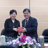 本系於十二月十二(週五)上午十時二十分,假農業綜合館一樓農經研討室,邀請 行政院經濟部能源局主任秘書 陳玲慧女士,就「綠色能源及節約能源政策」做專題演講。