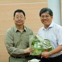 本系于十月一日（周五）上午十时二十分，假农业综合馆一楼农经研讨室，邀请台湾大学农业经济学系兼任副教授 杨之远博士，就「台湾减碳之挑战与展望」做专题演讲。