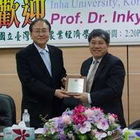 本系於二月二十五日（週五）下午二時二十分，假農業綜合館一樓農經研討室，邀請韓國 Inha大學教授 Inkyo Cheong博士，就「Korea's Remedy for FTA Injuries and Policy Implications」做專題演講。